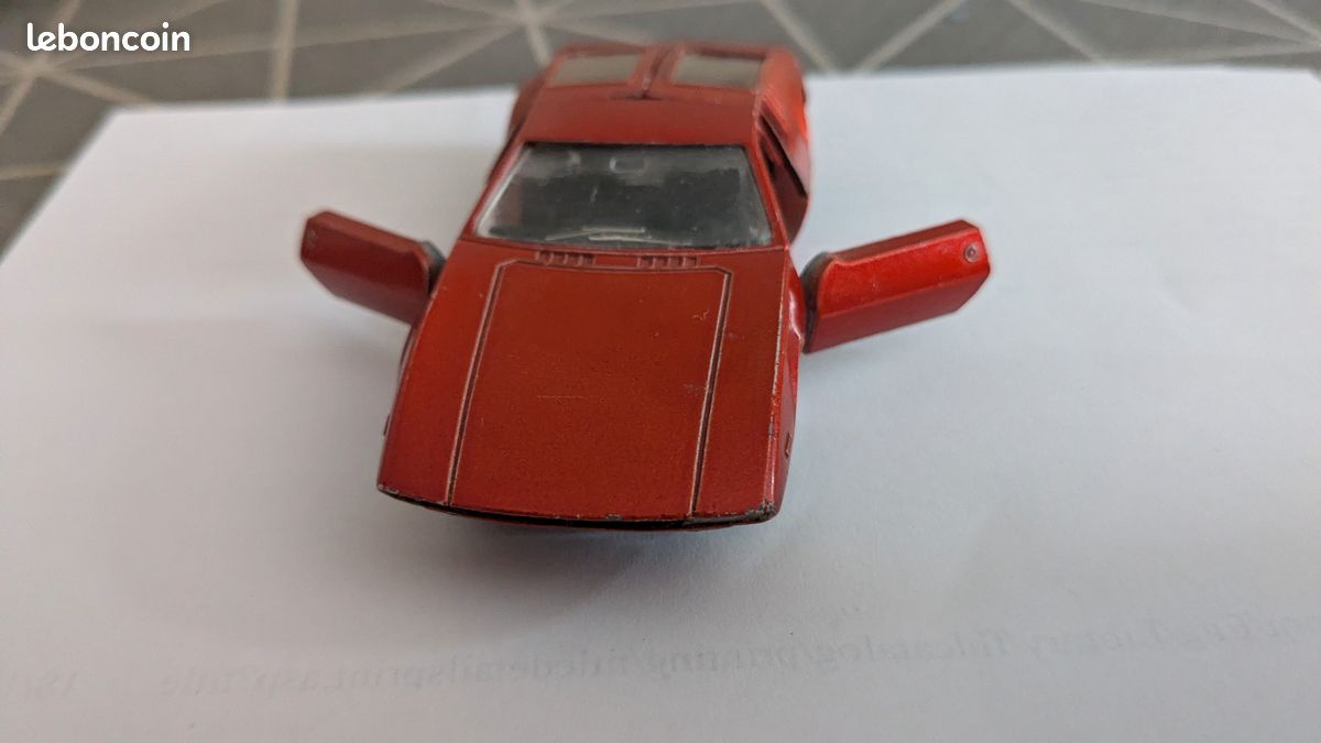 RARE DE TOMASO Mangouste Verem Solido Toute Rouge Avec Sa Boite 1/43