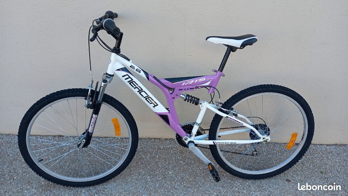 VTT tout suspendu très peu servi 26 pouces Marque française