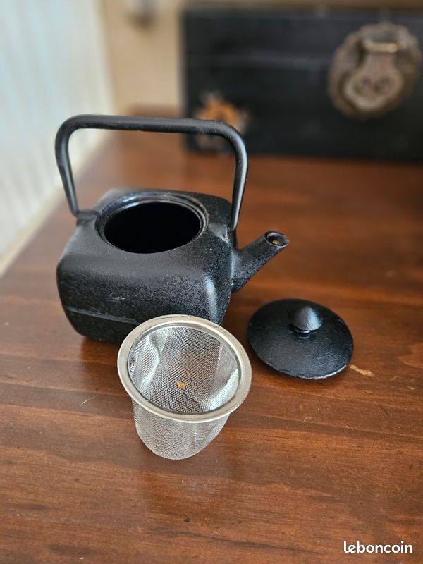 Théières avec infuseur en fonte (grande 40/pièce petite 20/pièce) (image 2)