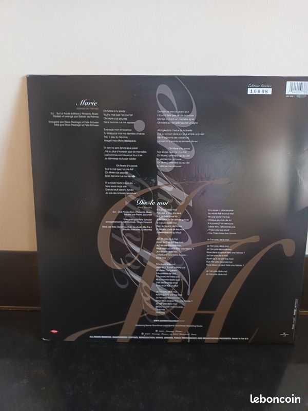Vend vinyle MAXI 33 Tr (12 ") rare édition limitée N° 10668 JOHNNYHALLYDAY " Marie" original de 2002 (image 2)
