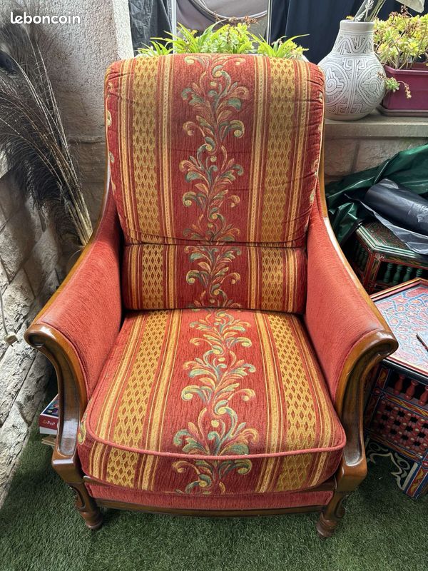 Canapé et fauteuils en meurisier et tissu (image 2)