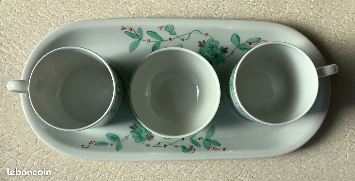 10 euros pris sur place. Porcelaine de Limoges vert d’eau dessiné et peint à la main. Pour un café en tête à tête.T.B.E (image 5)
