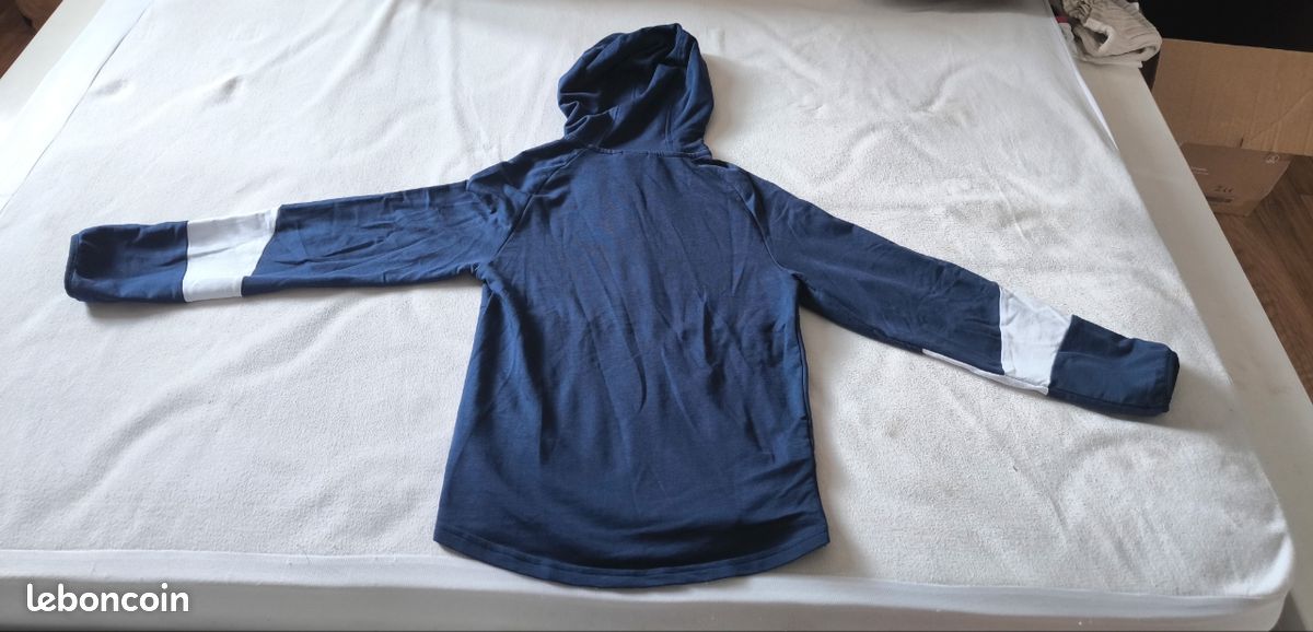 Joli sweat léger garçon. Taille 9/10 ans (image 2)