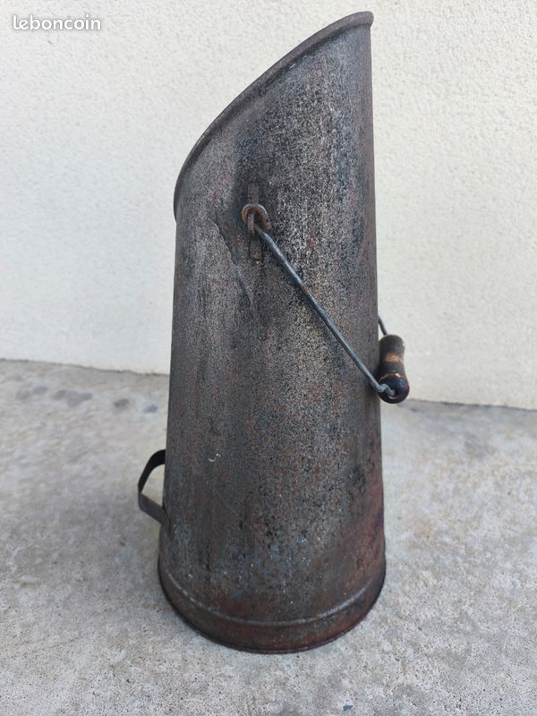 Ancien seau de charbon avec poignée et anse (image 3)