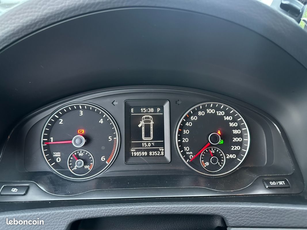 VOLKSWAGEN MULTIVAN 2.0 BiTDI 180 FAP Match DSG7 / DISTRIBUTION FAITE / PNEUS AV NEUFS (image 27)
