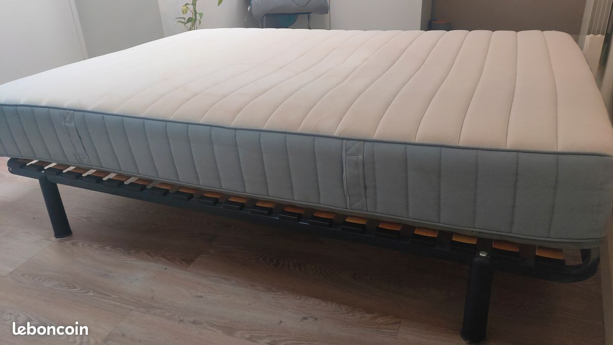 Lit 140*200 (matelas) prix à négocier (image 1)
