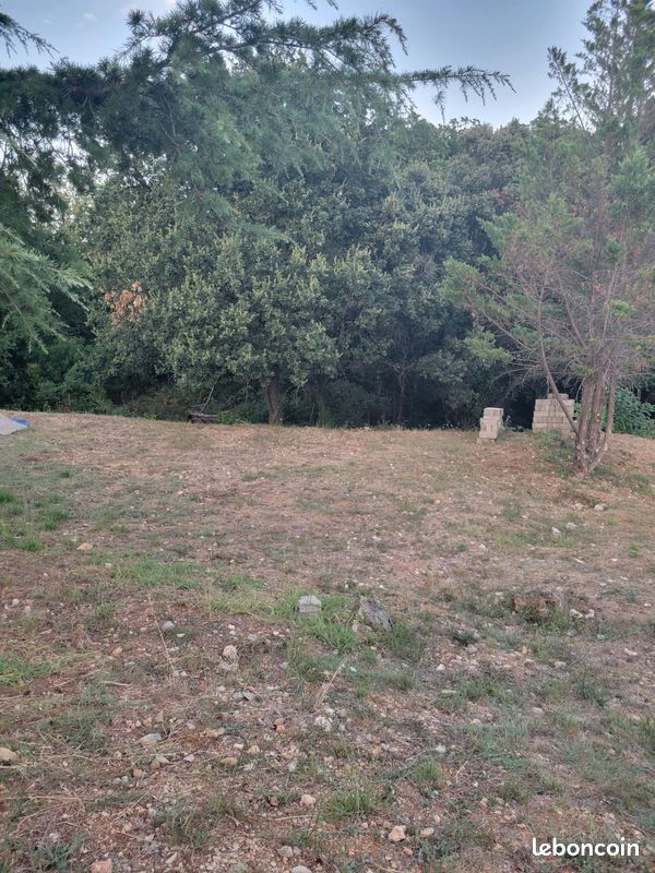 Terrain 400 m² · à Vailhauquès · 175 000 €