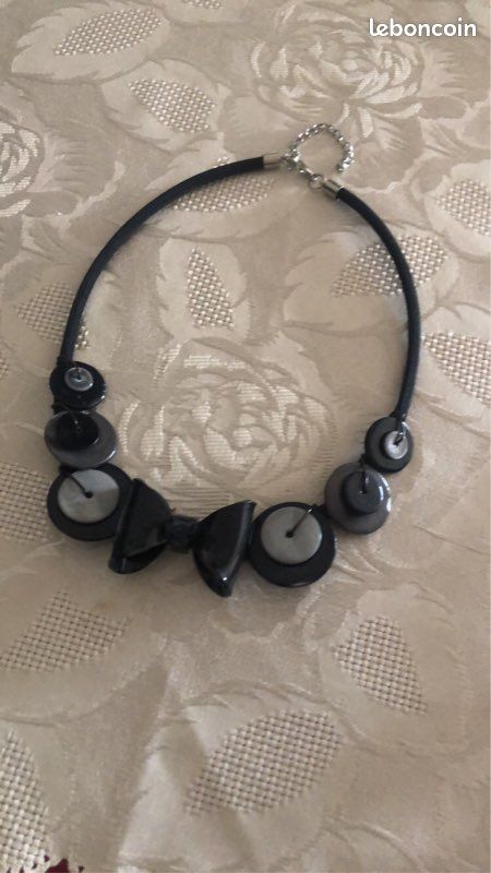 Collier (image 1)