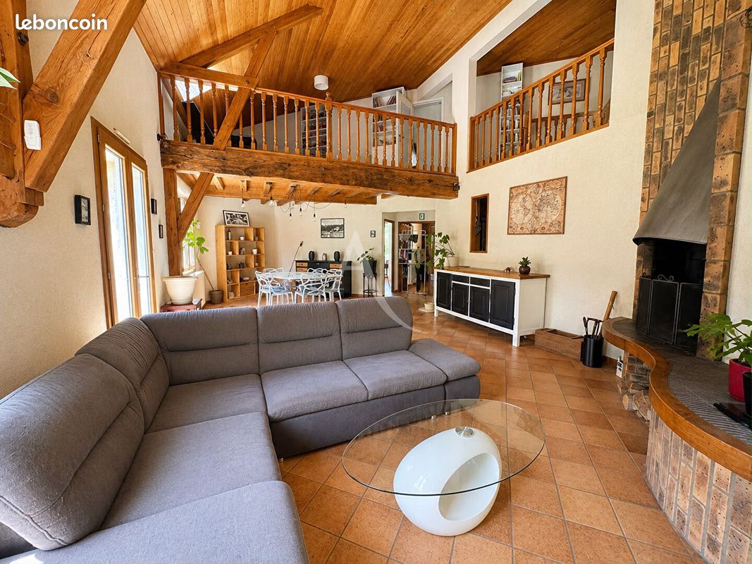 Maison 7 pièces 185 m² · à Brette-les-Pins · 185 m² · 327 050 €