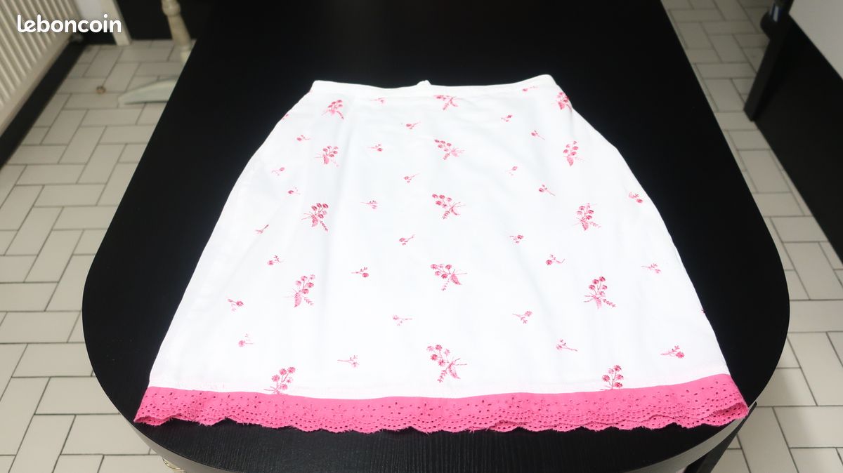 Jupe blanche Vintage avec Broderies et Dentelle rose (image 8)