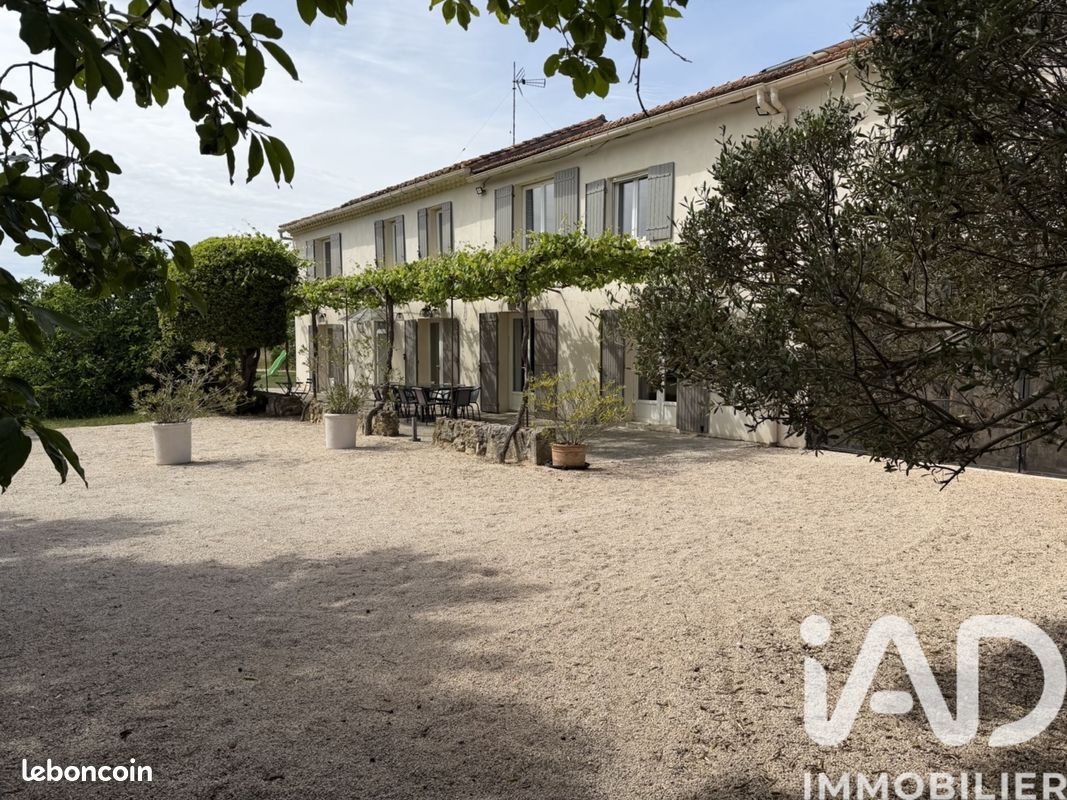 Maison 16 pièces 335 m² · à Pernes-les-Fontaines · 335 m² · 1 080 000 €