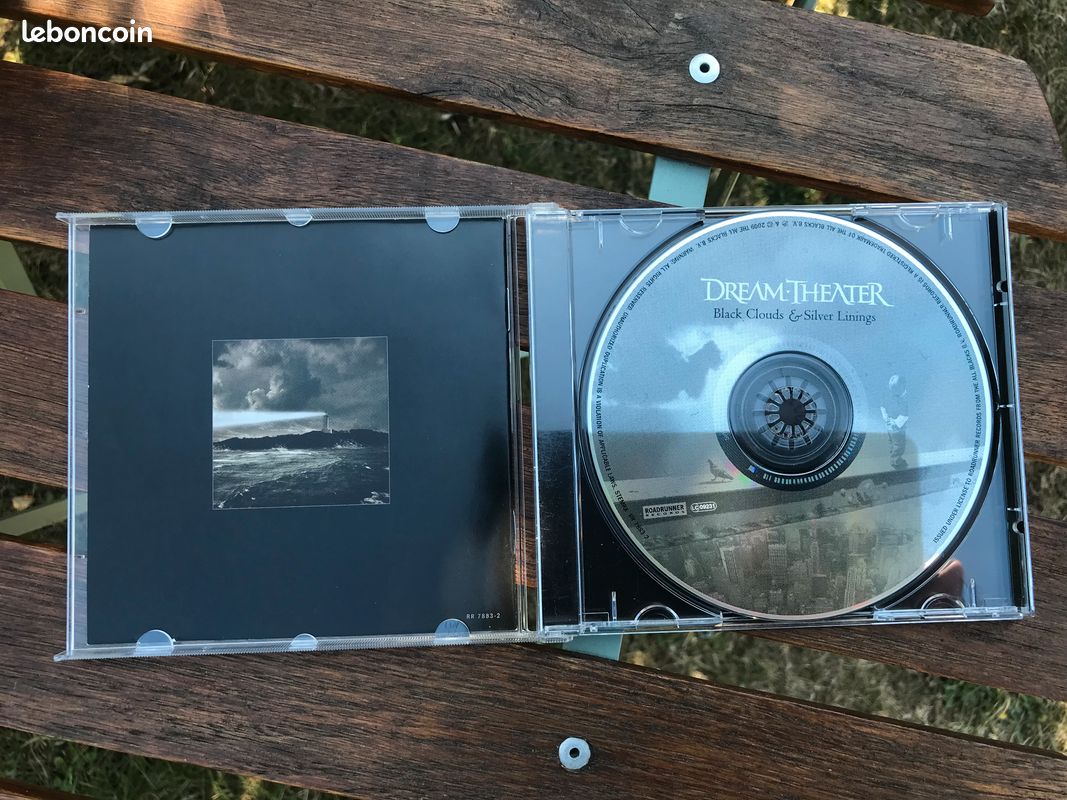 Album Black Clouds & Silver Linings de Dream Theater (image 2)