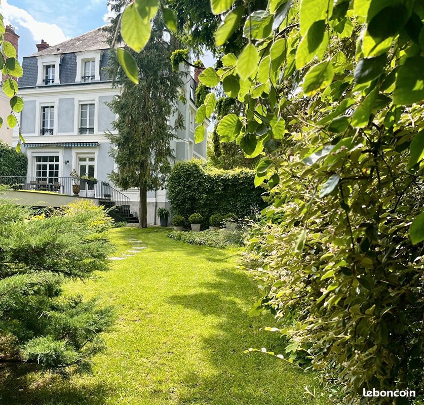 Maison 11 pièces 340 m² · à Fontainebleau · 340 m² · 1 695 000 €