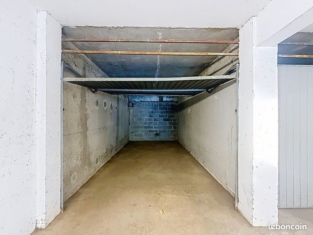 Parking/box Lyon · 110 €/mois