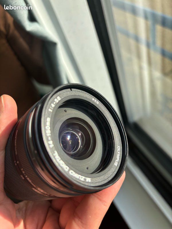 Très beau kit Olympus EM5 Mark II complet avec objectif et accessoires, en très bon état (image 12)