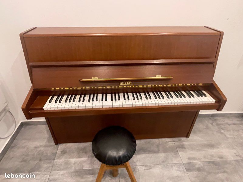 Piano (image 6)