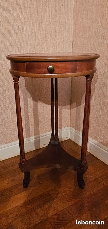 Table de chevet, guéridon avec motif fleurs (image 1)