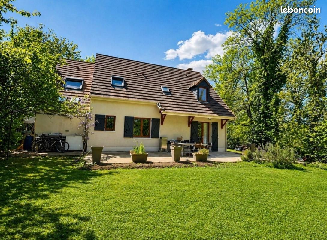 Maison 6 pièces 130 m² · à Fontenay-le-Vicomte · 130 m² · 330 000 €