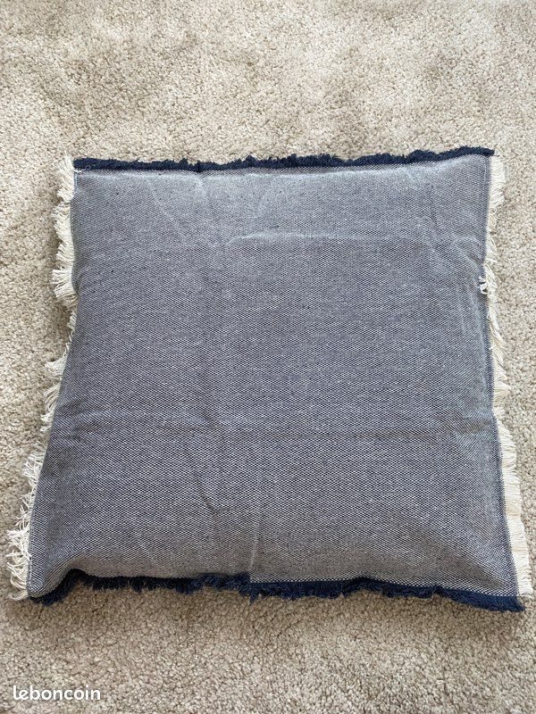 Coussin IKEA 50x50 bleu (image 1)