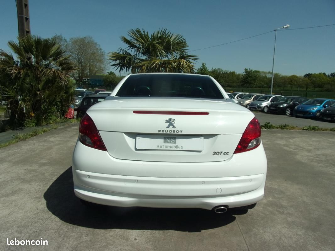 Peugeot 207 CC 1.6 HDi 112ch FAP Roland Garros (image 7)