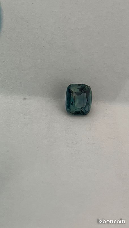 Saphir Bleu-Vert De Madagascar 5.5 X 3.5 Mm - 0.33 Carats - Chauffé - Rare