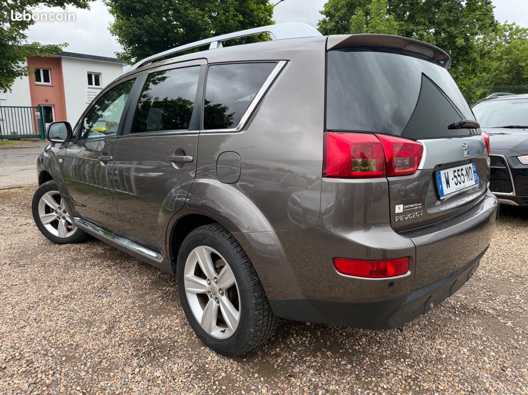 Peugeot 4007 2.2 HDI 156 FÉLINE * CUIR * GPS 7 PLACES (image 2)