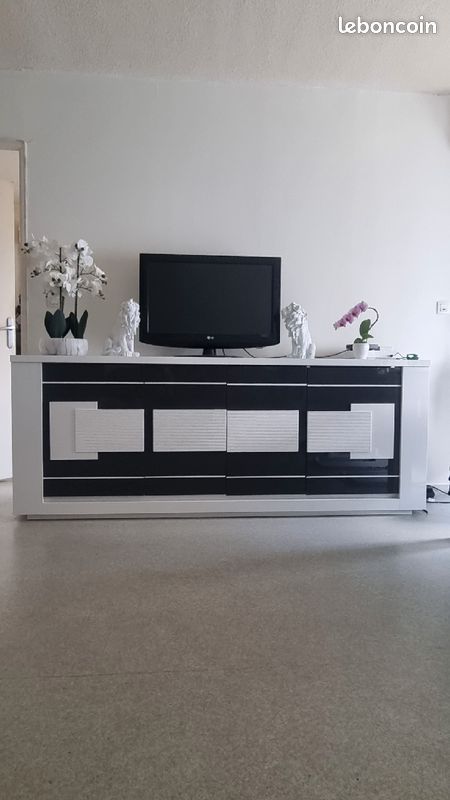 Meuble avec éclairage (image 2)