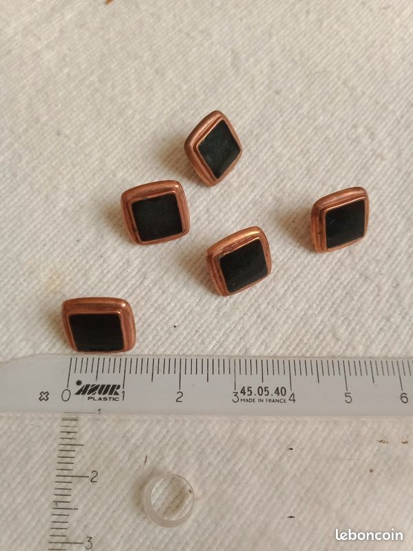Lot De 5 Boutons Vintage En Métal Noir Avec Inclusion Carrée - Pied 1,5 Et 2 Cm - Occasion