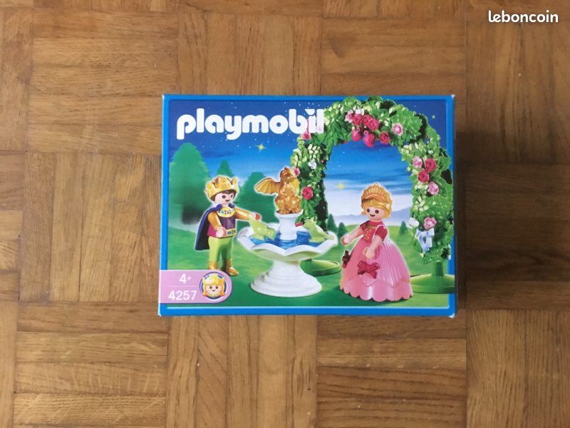 Lot PLAYMOBIL Vintage - Château Et Monde Féérique Set 4257 (2005) - Complet Avec Personnages, Calèche, Notice - Occasion