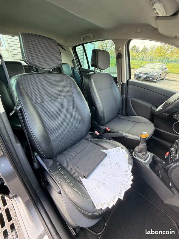 RENAULT Clio III 5 Portes Phase 2 1.5 dCi 85 cv (image 6)