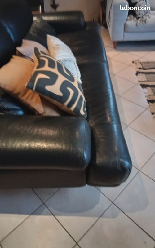 Vends canapé cuir noir (image 4)