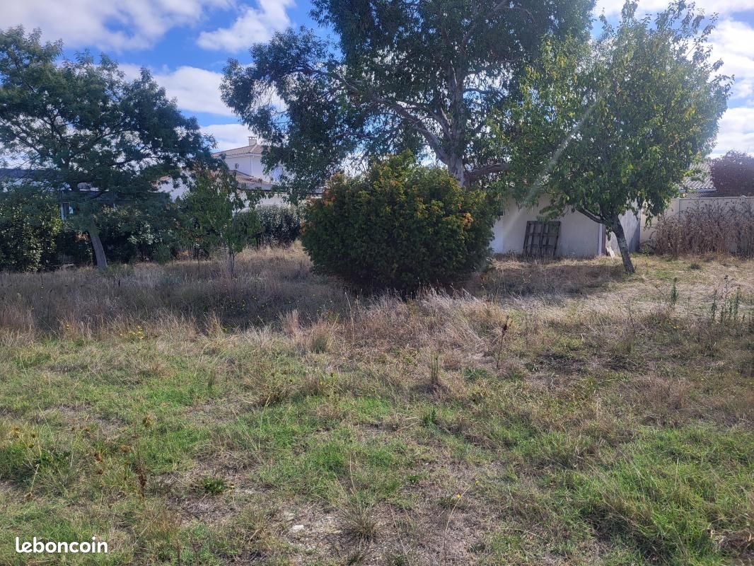 Terrain 600 m² · à Vaux-sur-Mer · 350 000 €