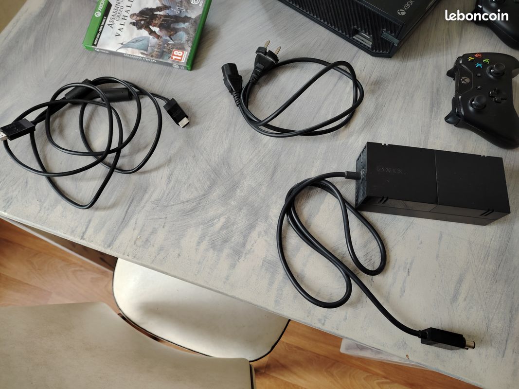 XBox One 365Gb Black + 2 manettes + 7 jeux (image 3)