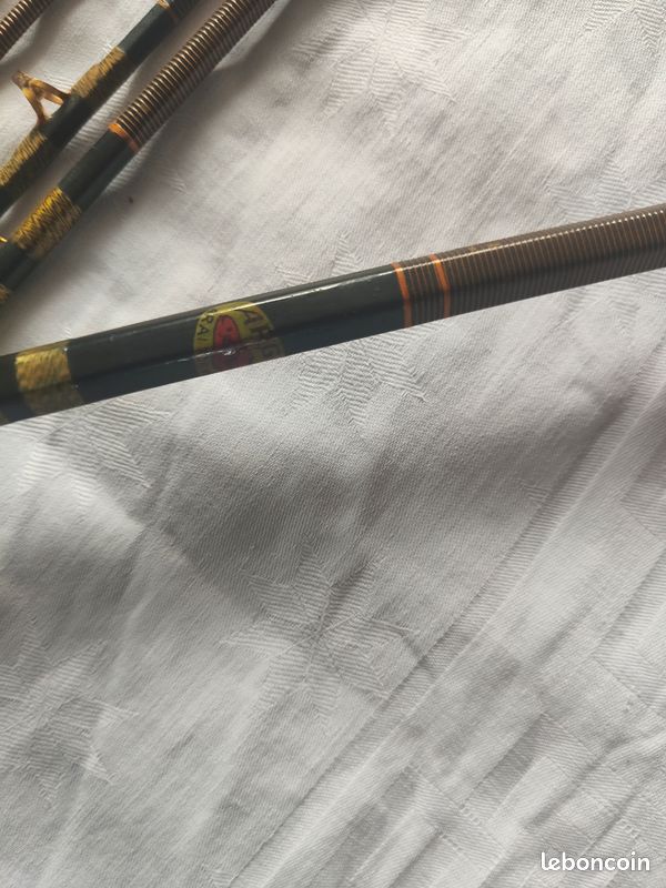 ANCIENNE CANNE EN BAMBOU REFENDU 215 cm AVEC MOULINET SPIN KING N°84