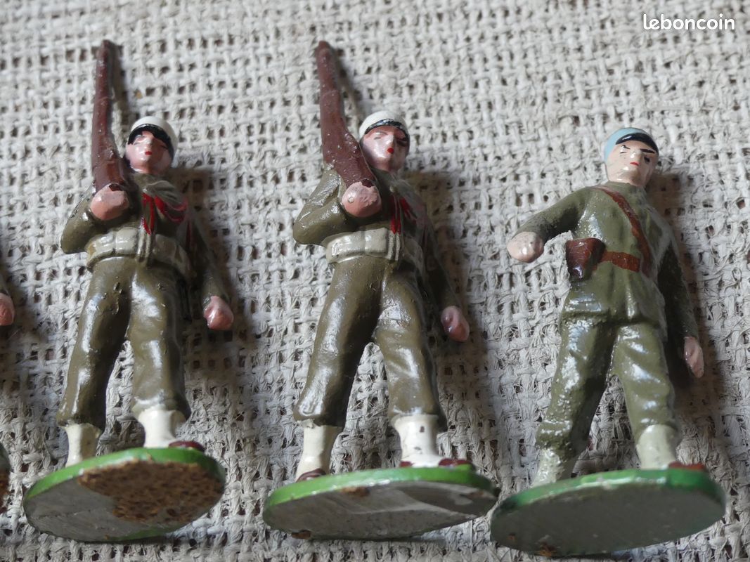 8 Figurines Quiralu Légionnaires Tenue Bleu Pétrole - 60 Mm - Collection