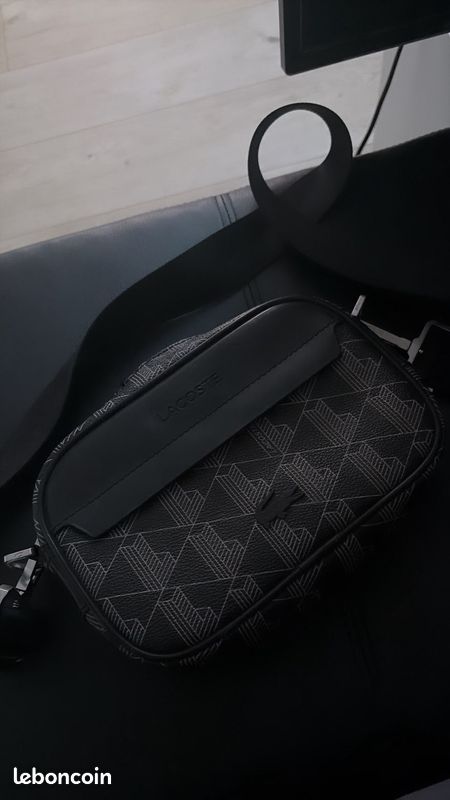 Sacoche Lacoste noir gris prix négociable 😉 (image 1)