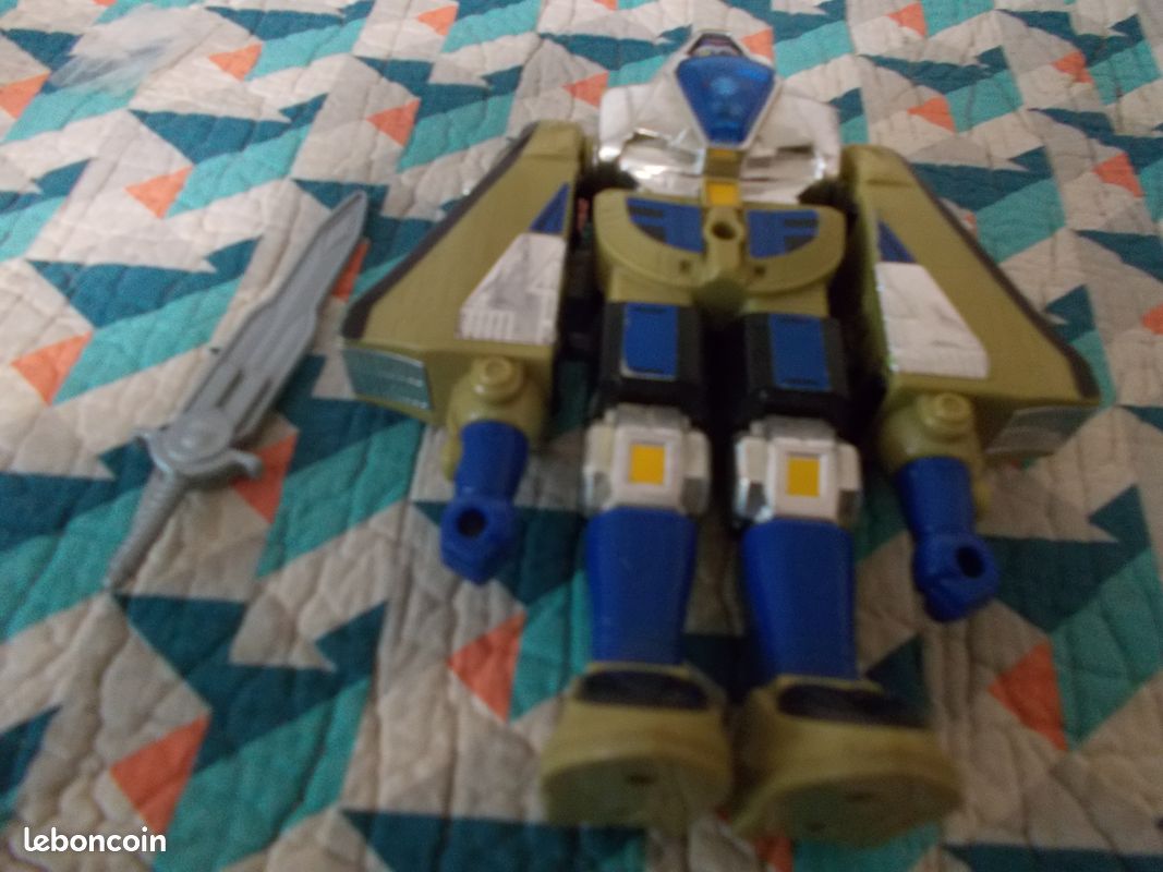 Robot transformer simple avec arme (image 3)