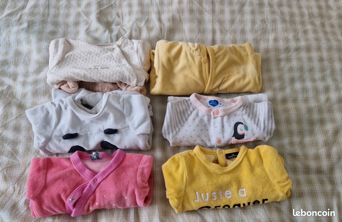 Lot 9 pyjamas 1 mois (image 1)