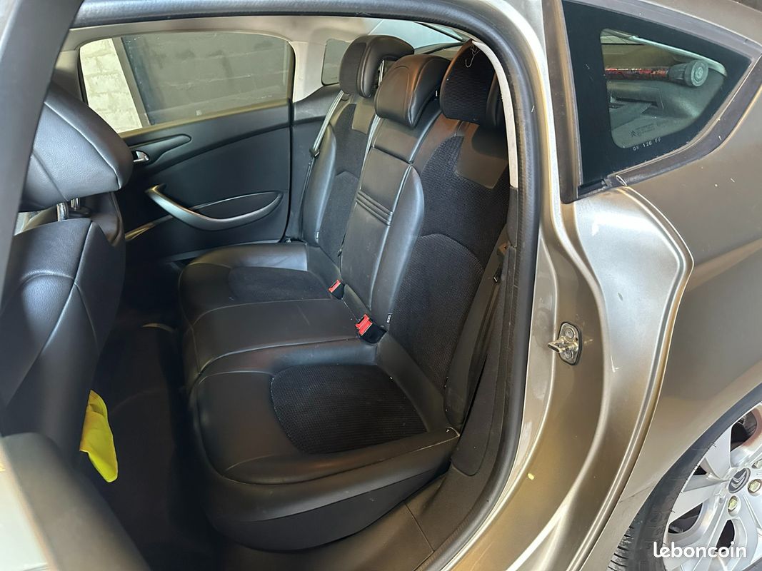 CITROEN C5 1.6 e-HDi 115 Confort BMP6 (image 19)
