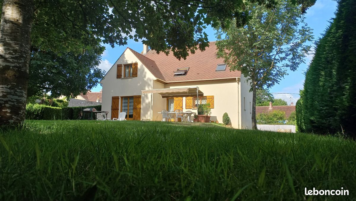 Maison 7 pièces 175 m² · à Crécy-la-Chapelle · 175 m² · 615 000 €