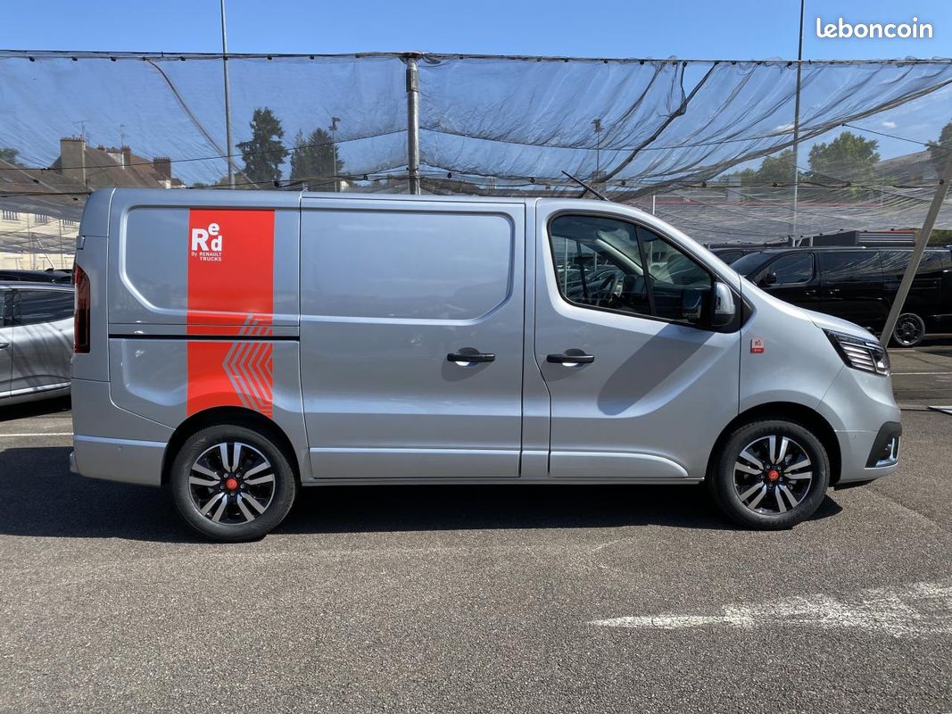 Renault trucks trafic fourgon l1h1 3t blue dci 150 bva9 gsr2 exclusive avec attelage (image 3)