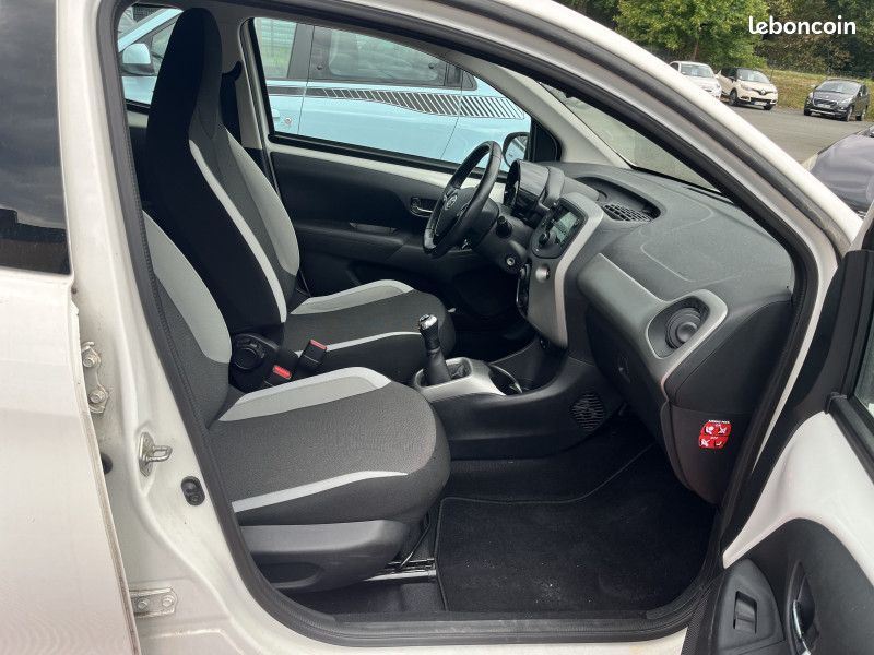 Toyota AYGO 1.0 VVT-I 69CH X-PLAY 5P (image 9)