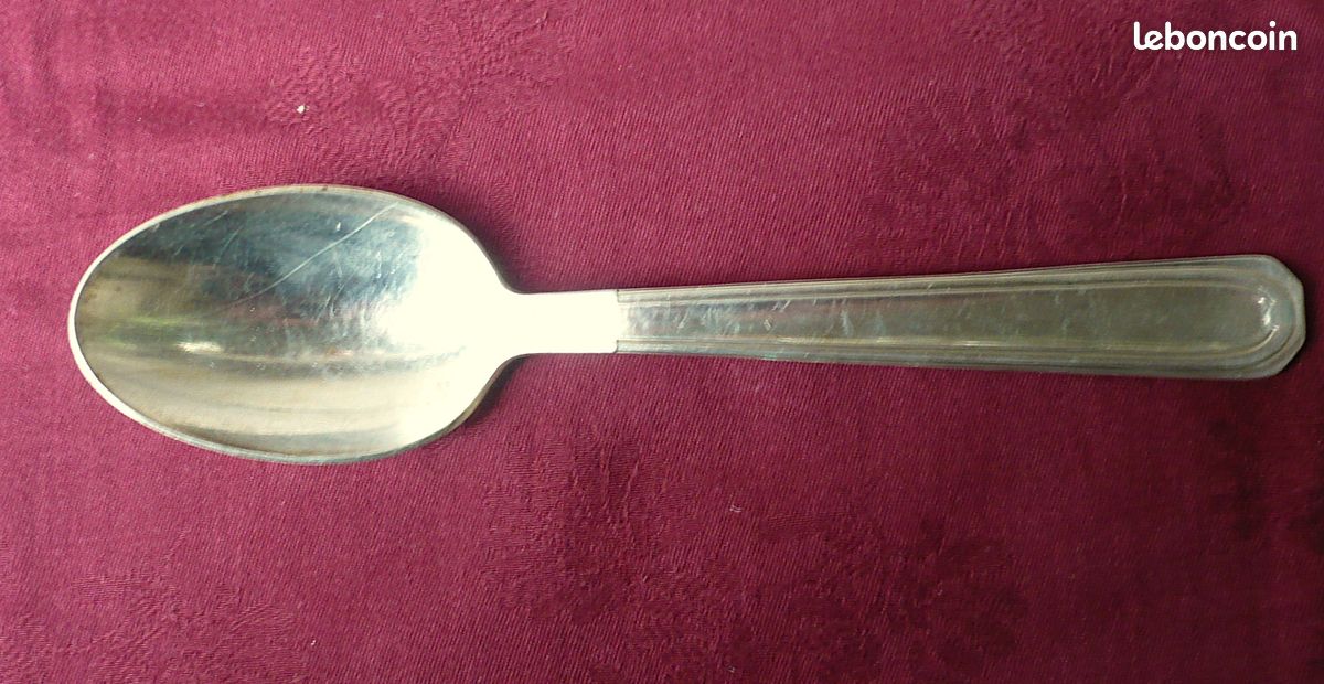 GRANDE CUILLERE EN argent massif . Tete de minerve . Objet outil ancien