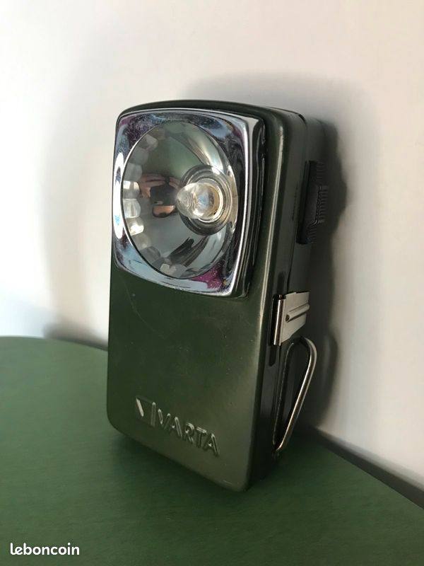 Lampe torche LED Varta Pro noire 350lm | Torches et frontales | FR