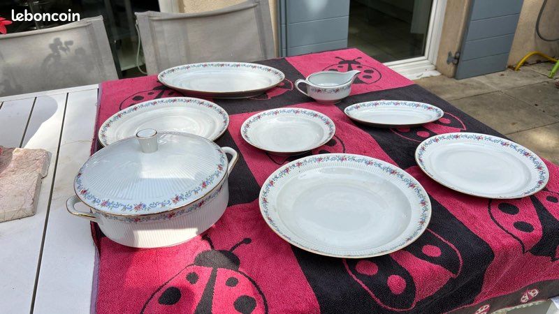 Service en porcelaine de Limoges ancien – 40 pièces – 1970 (image 1)