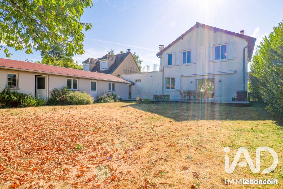 Maison 7 pièces 150 m² · à Magny-les-Hameaux · 150 m² · 2 400 €