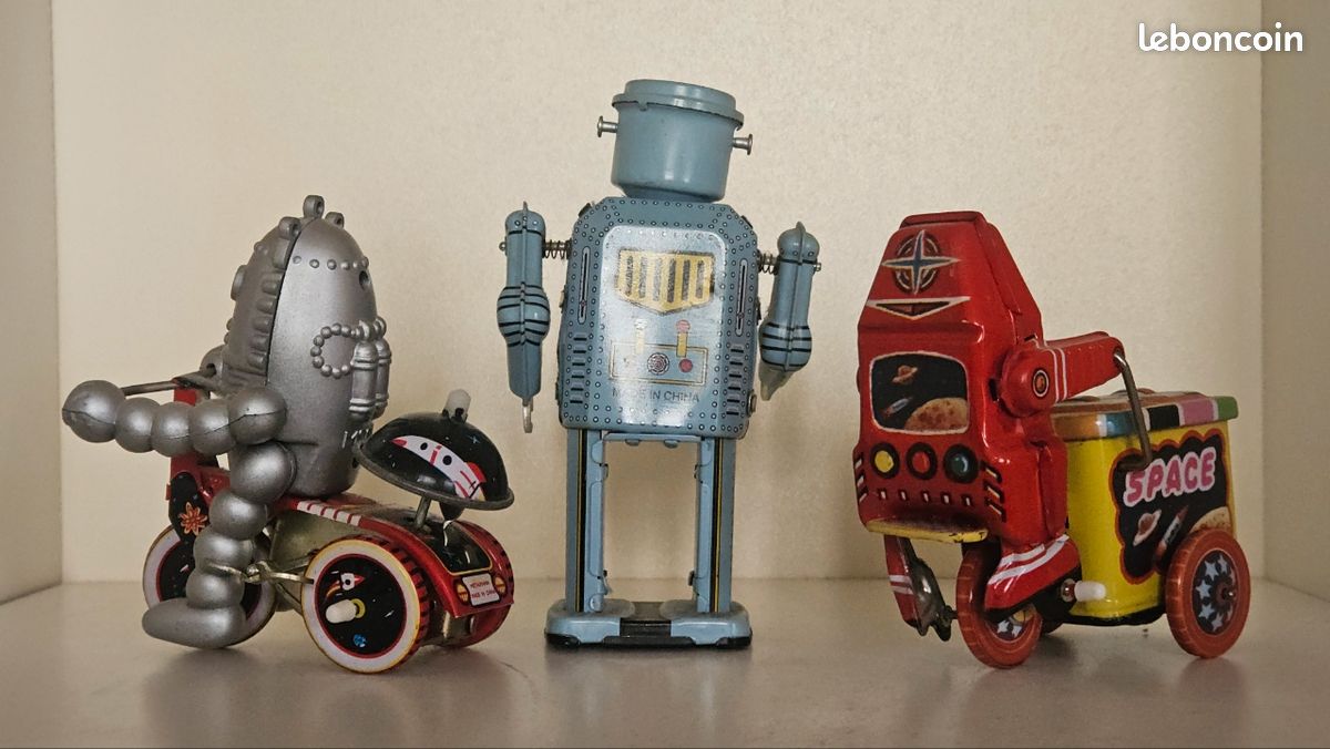N.R. (MS518) Robot mécanique en tôle (marcheur