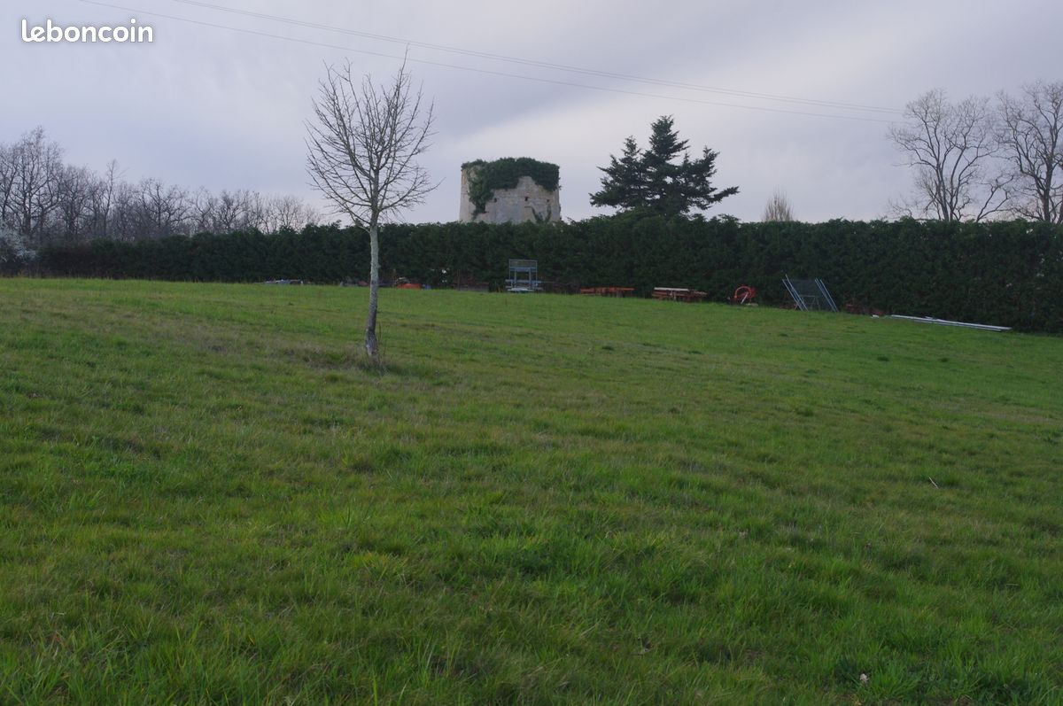 TERRAIN avec vue Panoramique sur les Hauteurs de MONTAUBAN · à Saint-Nauphary · 60 000 €