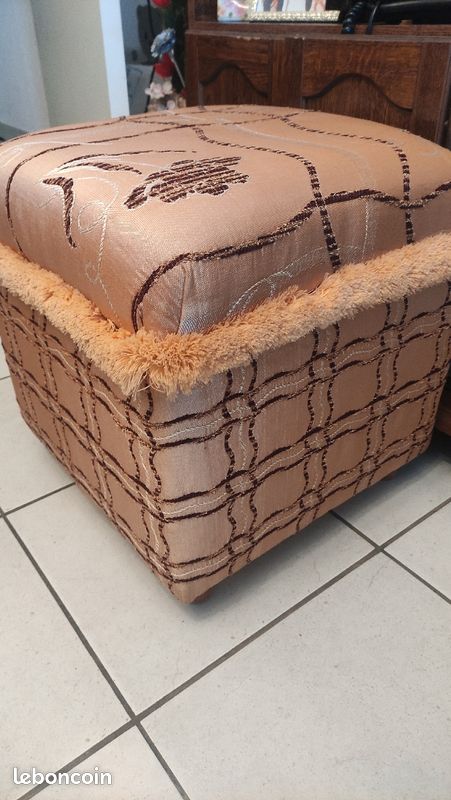 Lot de 4 poufs originaux hyper robustes (image 1)