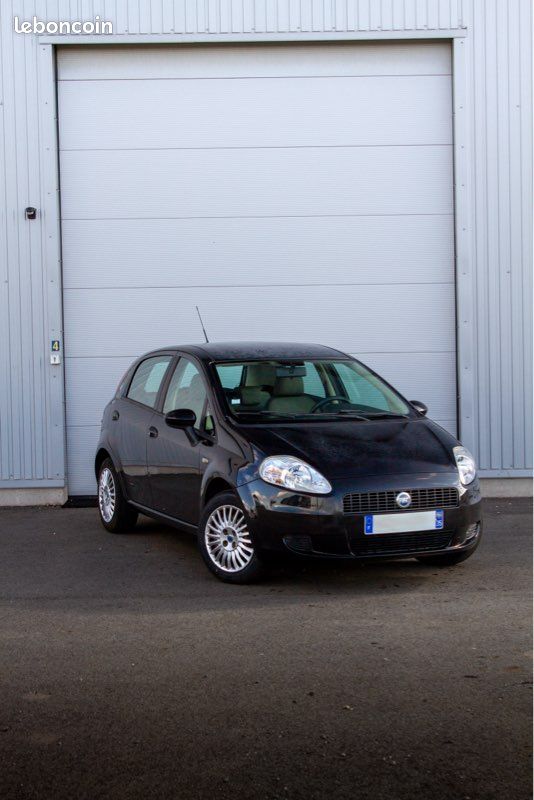 Modèle Réduit Fiat Grande Punto 1/43ème – Norev Référence 771064 – Métal – Neuf En Boîte
